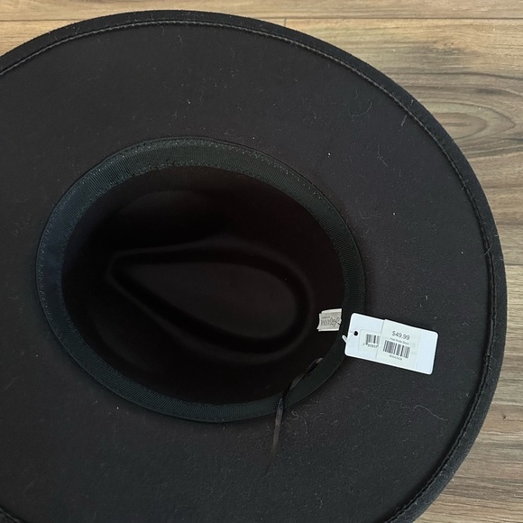 Elegant Black Fedora with Leopard Accent - Picture 3 of 3